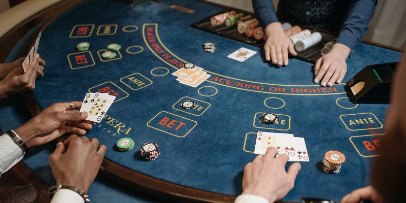 Luật chơi cơ bản của Baccarat trực tuyến